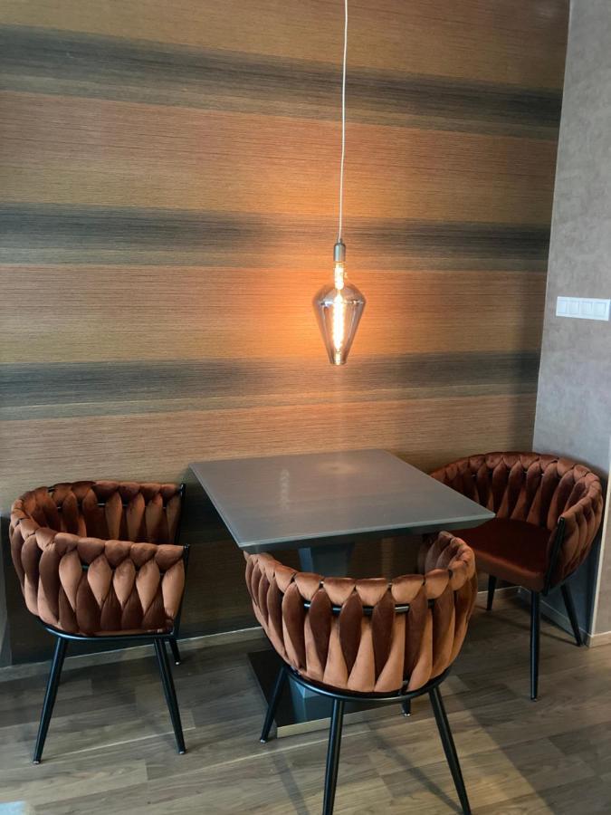 Corvin Luxury White Appartement Boedapest Buitenkant foto
